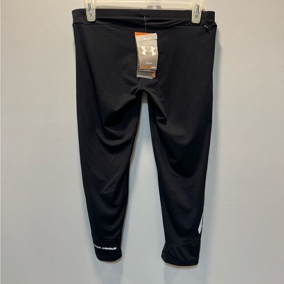 NWT woman’s Black compression/Capri athletic wear - Picture 10 of 15